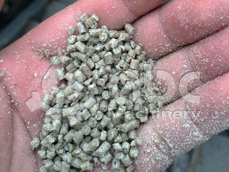 crushed small feed pellets for young chicken or duck